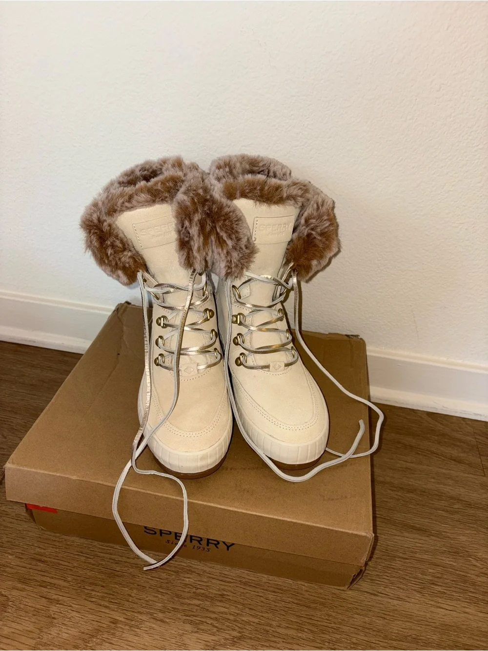 Sperry Women Torrent Lace Up Boot Size 6.5 like new